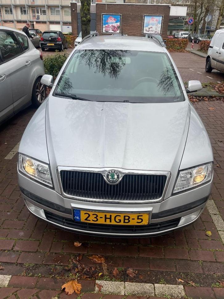 Skoda Octavia 1.6 Combi FSI 85KW 2008 grijs, Auto's, Skoda, Particulier, Octavia, ABS, Airbags, Airconditioning, Alarm, Dakrails
