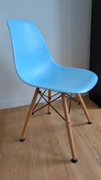 Blauwe Designstoel in de stijl van Vitra Eames, Ophalen, Hout, Blauw, Zo goed als nieuw