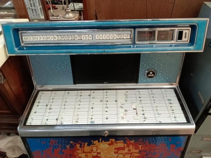 Jukebox met Computer - Retro Muziekplezier!, Antiek en Kunst, Antiek | Tv's en Audio, Ophalen of Verzenden