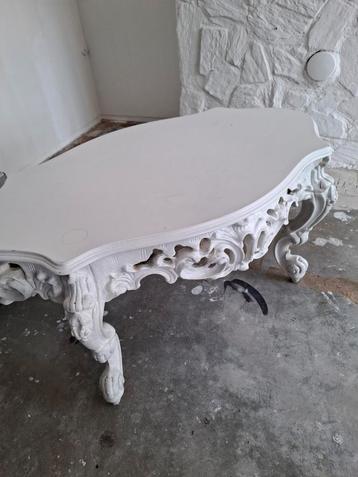 Tafel barok stijl beschikbaar voor biedingen
