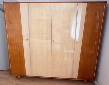 Vintage houten 4-deurs kledingkast jaren 60/70 beschikbaar voor biedingen