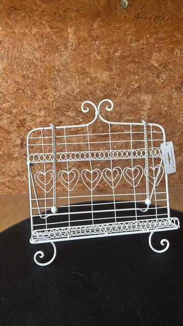 Boekenstandaard wit metaal beschikbaar voor biedingen