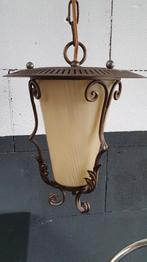 Antieke hanglamp, glazen lantaarn in metalen houder. S22, Huis en Inrichting, Tweedehands verkoop, Tweedehands verkoop, Gebruikt
