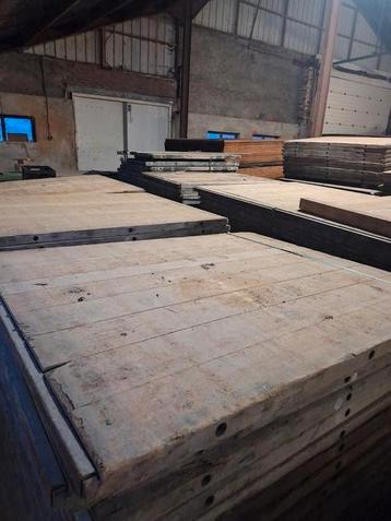 Grenen gesorteerde steenschotten. 105 x 140 beschikbaar voor biedingen