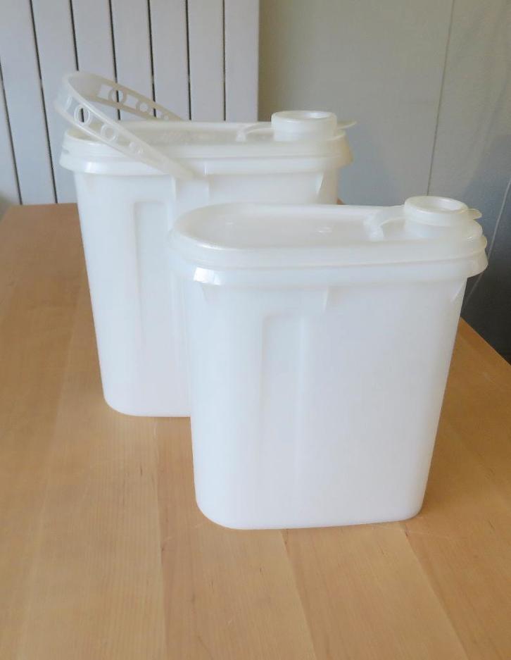 Tupperware 2 Voorraadbussen Bewaardoos Schenkkan, Huis en Inrichting, Keuken | Tupperware, Gebruikt, Bus of Trommel, Wit, Ophalen