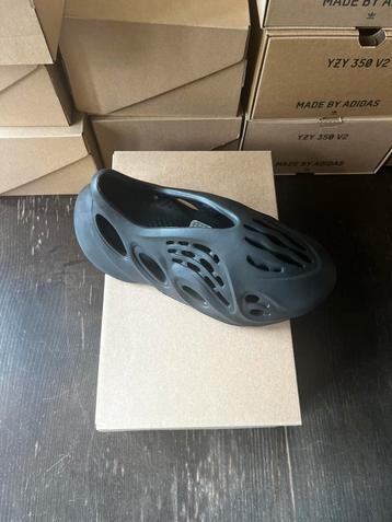 Adidas Yeezy Foam Runner Onyx 38/39/40.5/43/44.5/46/47/48.5 beschikbaar voor biedingen