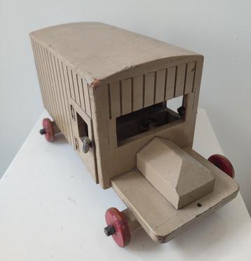 Oude antieken houten speelgoed auto rond 1920 beschikbaar voor biedingen