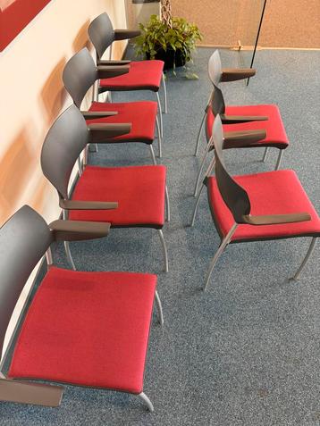 6 handige stoelen met armleuning - rood , stof , grijze rug