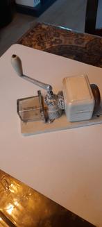 Antieke Koffiemolen - Handbediend, Ophalen