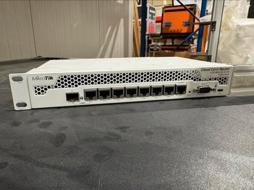 MikroTik CCR1009-7G-1C-1S+PC Router – Cloud Core Router, Computers en Software, Netwerk switches, Zo goed als nieuw, Ophalen of Verzenden