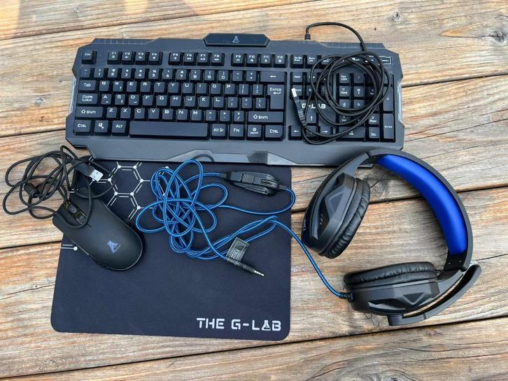 Game toetsenbord met koptelefoon, muis en muismat, Computers en Software, Toetsenborden, Zo goed als nieuw, Qwerty, Bedraad, Toetsenbord en muis-set