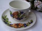 Kop en schotel Marjolein Bastin blauwe vruchten en vlinder, Ophalen of Verzenden, Zo goed als nieuw, Overige stijlen, Kop(pen) en/of Schotel(s)