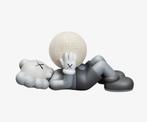 KAWS - Holiday Shanghai Moon - Grey, Ophalen of Verzenden, Nieuw