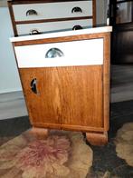 Oud houten nachtkastje, Huis en Inrichting, Slaapkamer | Nachtkastjes, Ophalen, Gebruikt, 55 tot 70 cm, 45 tot 65 cm