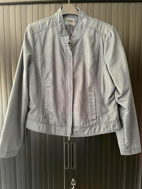 Stijkvol jasje Emma jeans blauw 44 zgan, Kleding | Dames, Jasjes, Kostuums en Pakken, Zo goed als nieuw, Maat 42/44 (L), Blauw