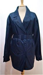 Mooie donkerblauwe elegante trenchcoat/regenjas van AGU! 38, Kleding | Dames, Ophalen of Verzenden, Zo goed als nieuw, Maat 38/40 (M)