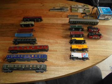 Märklin 45,00 en Lima  15,00 treinen wagons accesoires  beschikbaar voor biedingen