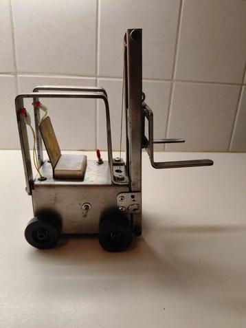 Vintage Metalen Speelgoed Heftruck beschikbaar voor biedingen