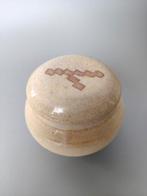 Keramiek dekselpotje blokjes decor gemerkt TS ?, Verzenden