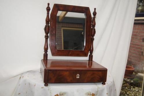 Kaptafel mahonie  ( Antiek, Antiek en Kunst, Antiek | Meubels | Kasten, Ophalen of Verzenden