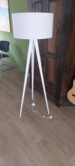 Vloerlamp 3 poot met witte kap, Ophalen, Zo goed als nieuw, Metaal, 150 tot 200 cm
