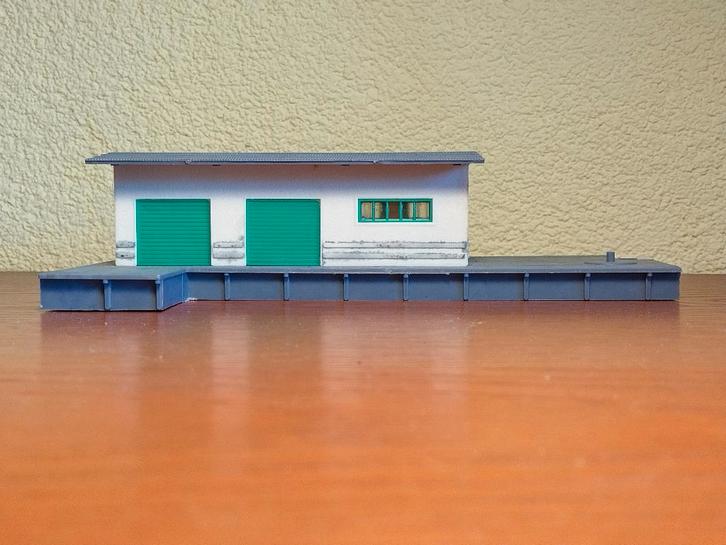 Pola 562 - Goederenloods, Hobby en Vrije tijd, Modeltreinen | H0, Gebruikt, Brug, Tunnel of Gebouw, Gelijkstroom of Wisselstroom