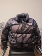 KAWS x The North Face 1996 Retro Nuptse jacket, Kleding | Heren, Jassen | Winter, Maat 48/50 (M), Ophalen of Verzenden, Zo goed als nieuw