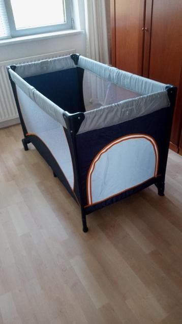 Blauwgrijs kinderbed voor op de camping of in huis inklapb. beschikbaar voor biedingen