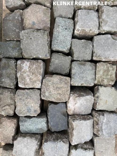 50m2 gemêleerd natuursteen klinkers kinderkoppen graniet bas, Tuin en Terras, Tegels en Klinkers, Gebruikt, Klinkers, Natuursteen