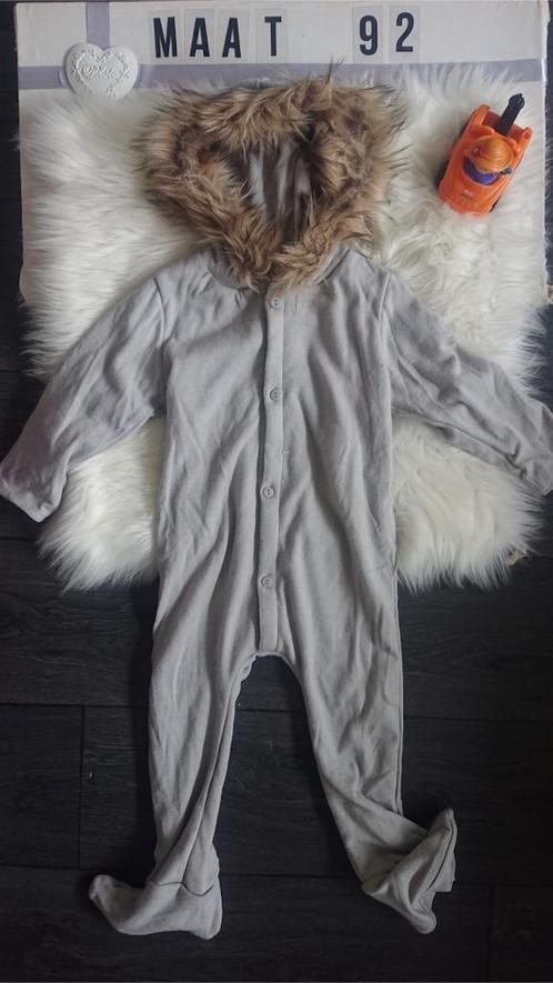 Onesie grijs bont (NIEUW) maat 92, Kinderen en Baby's, Kinderkleding | Maat 92, Nieuw, Jongen, Overige typen, Ophalen of Verzenden
