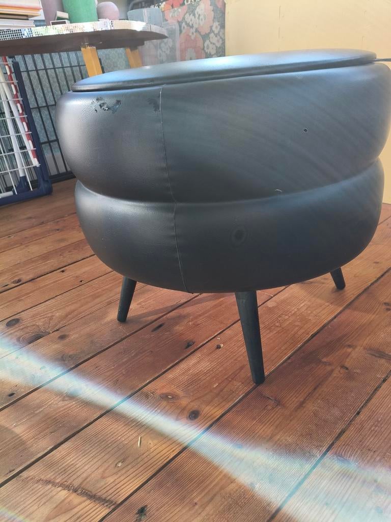 Vintage zwarte poef, Ophalen, Overige materialen, Minder dan 50 cm, Minder dan 50 cm