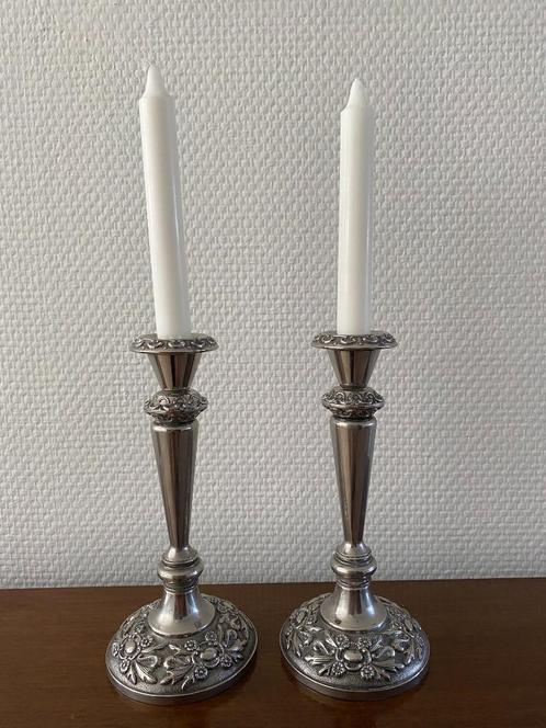 Vintage verzilverde gedecoreerde kandelaars Engels. Set 2, Antiek en Kunst, Antiek | Kandelaars, Overige materialen, Ophalen of Verzenden