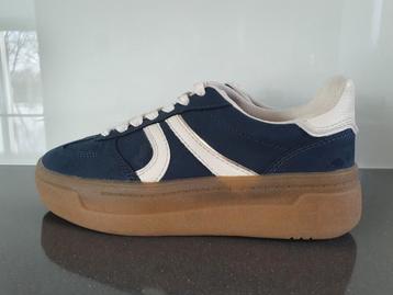 Donkerblauwe Stradivarius sneakers - Maat 36 - Nieuw beschikbaar voor biedingen