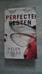 Helen Fields - Perfecte Resten, Boeken, Thrillers, Helen Fields, Ophalen of Verzenden, Zo goed als nieuw