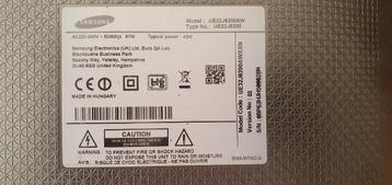 Samsung Smart TV 32"- Werkt goed, 3 witte spots in scherm beschikbaar voor biedingen
