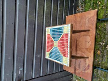 Vintage bijzettafeltje jaren 60 beschikbaar voor biedingen