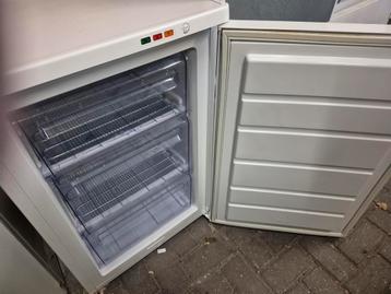 Leuke zanussi tafelmodel vrieskast met 3 laden 85x55x60 A+ beschikbaar voor biedingen