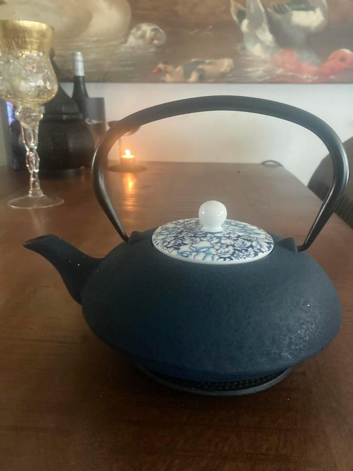 Gietijzeren theepot van bredemeijer met blauw-wit deksel, Antiek en Kunst, Antiek | Emaille, Ophalen