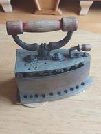 Oude gebruikte strijkijzer., Antiek en Kunst, Antiek | Gereedschap en Instrumenten, Ophalen of Verzenden