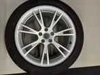 Tesla Y - 19 inch band met originele standaard velg te koop., Auto-onderdelen, 19 inch, 255 mm, Velg(en), Ophalen of Verzenden