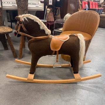 Vintage Hobbelpaard met Zadel beschikbaar voor biedingen