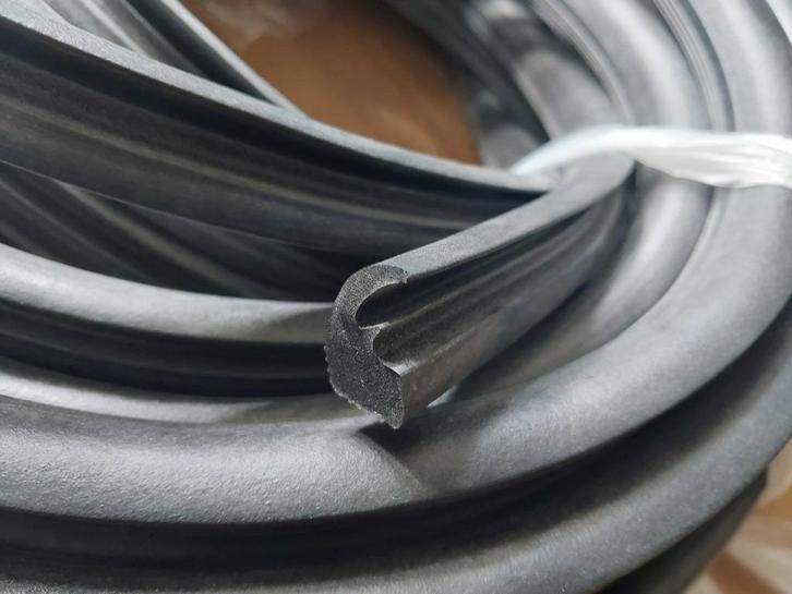 Mercedes 508, 608, 613, 407 deurrubber, portierrubber Dudo, Auto-onderdelen, Vrachtwagen-onderdelen, Mercedes-Benz, Klein materiaal