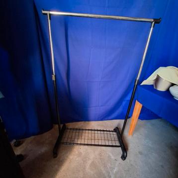 Verstelbaar Kledingrek met Schoenenrek beschikbaar voor biedingen