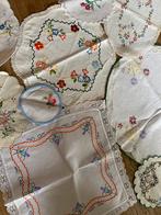 8 handgeborduurde kleedjes (x5), Ophalen of Verzenden