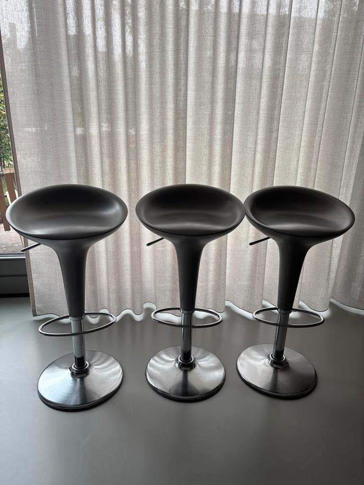 3x Magis Bombo Barkrukken - Grijs, Huis en Inrichting, Barkrukken, Gebruikt, 60 tot 90 cm, Kunststof, 3 krukken, In hoogte verstelbaar