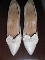 Vintage jaren 60 witte schoenen fraai strikje Mt 38,5, Kleding | Dames, Schoenen, Schoenen met lage hakken, Wit, Hendriks & zoon