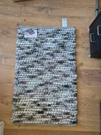 Nieuwe Chunky Badmat Chenille 50x80 cm Grijs/Wit, Ophalen, 50 tot 100 cm, Nieuw, 50 tot 100 cm