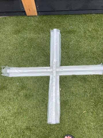 Parasol voetstuk wit nieuw in verpakking beschikbaar voor biedingen