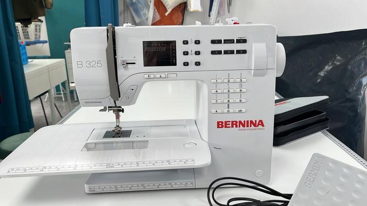 Bernina B325 Naaimachine - Perfect voor Creatievelingen!, Hobby en Vrije tijd, Naaimachines en Toebehoren, Zo goed als nieuw, Naaimachine
