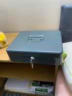 Metalen geldkist met sleutel, Verzamelen, Spaarpotten, Ophalen of Verzenden